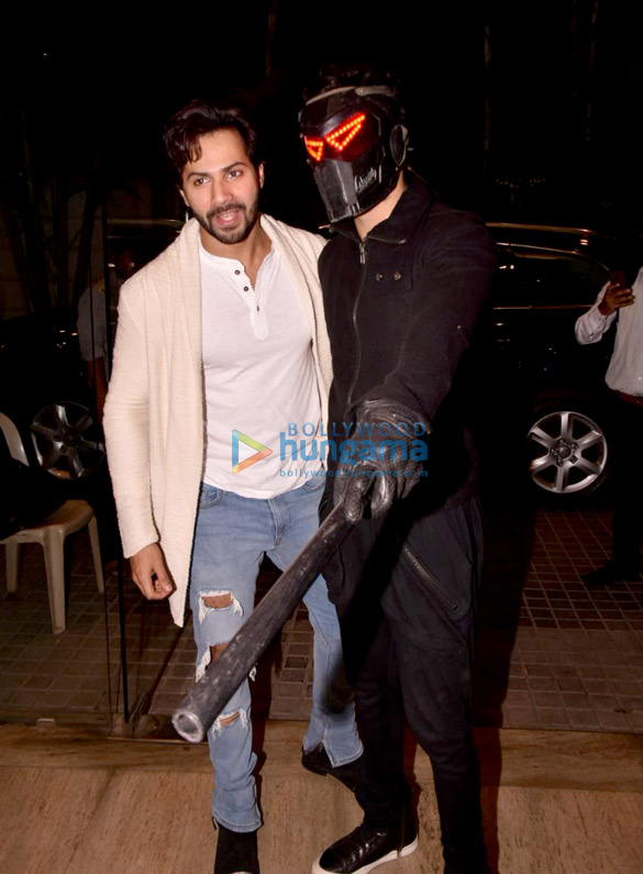 varun dhawan hosts a special screening of deadpool 2 7