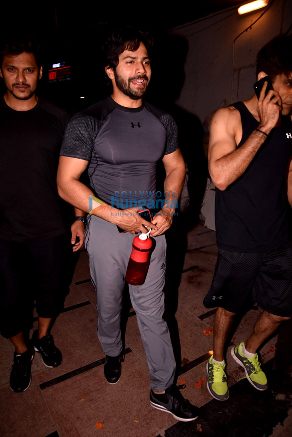 varun dhawan snapped post his gym session 4 2