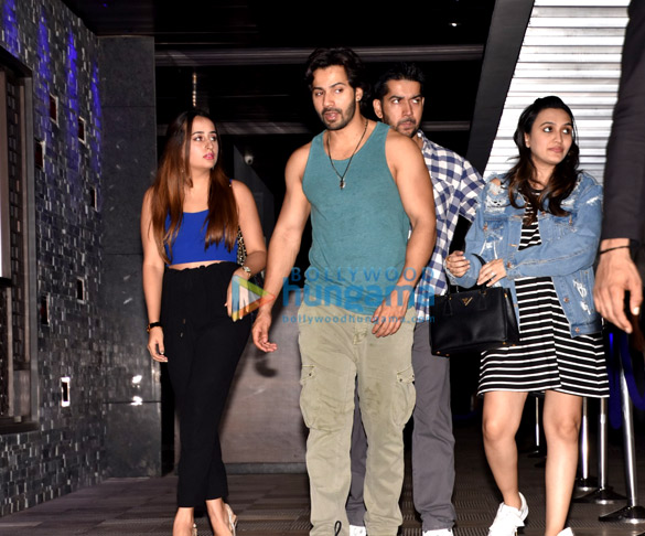 varun dhawan snapped with family for dinner 1