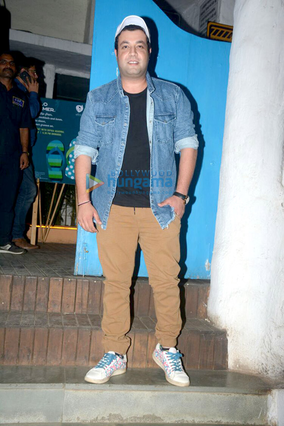 varun sharma snapped at olive in bandra 2