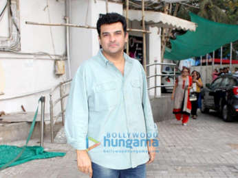 Vidya Balan snapped with her husband Siddharth Roy Kapur at PVR Juhu