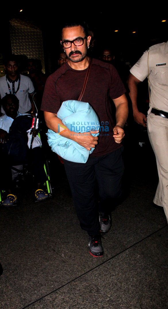 Aamir Khan, Karan Johar, David Dhawan and others snapped at the airport Aamir Khan, Karan Johar, David Dhawan and others snapped at the airport