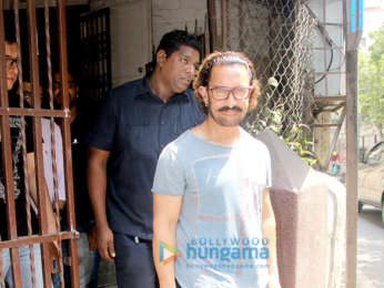 Aamir Khan spotted at Shankar Mahadevan's studio in Bandra