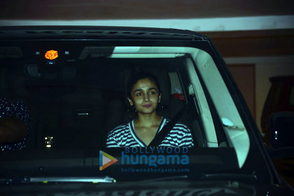 alia bhatt snapped at karan johars house 3