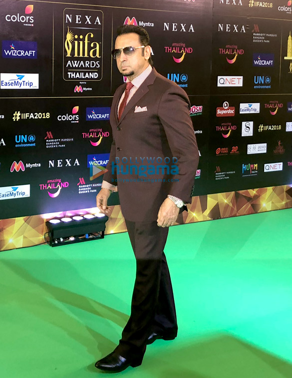 anil kapoor gulshan grover snapped at the green carpet of iifa rocks 2018 2