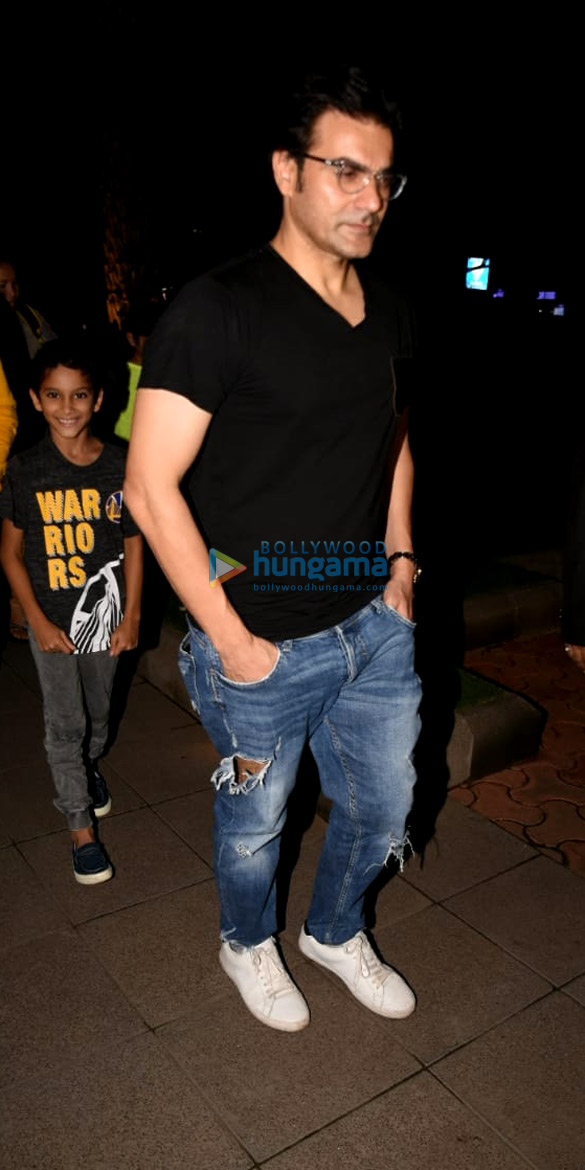 arbaaz khan snapped with family at yauatcha in bkc 4