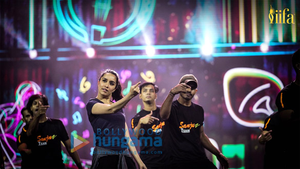 arjun kapoor kriti sanon and others snapped at iifa 2018 rehearsals 3