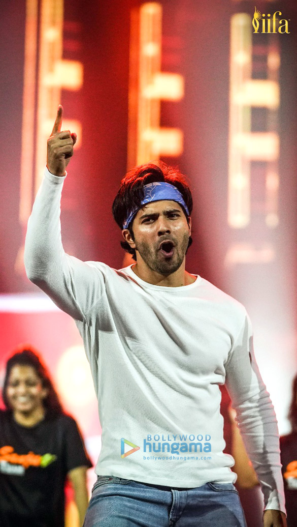 arjun kapoor kriti sanon and others snapped at iifa 2018 rehearsals 5