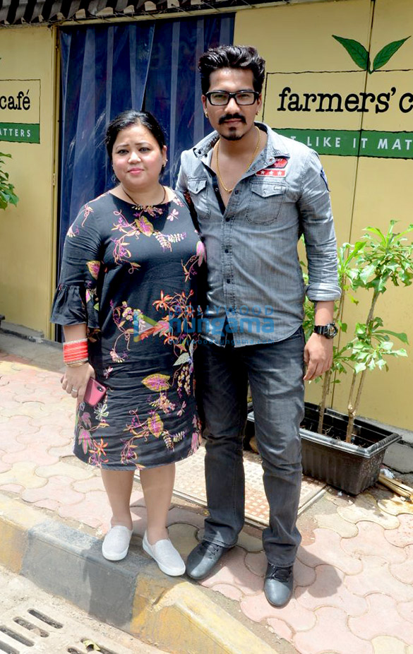 bharti singh haarsh limbachiyaa spotted outside a cafe in bandra 2