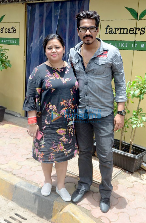 bharti singh haarsh limbachiyaa spotted outside a cafe in bandra 3