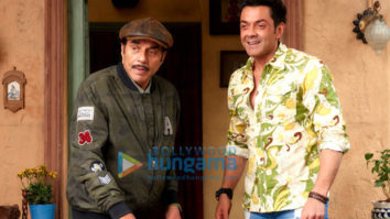 Bobby Deol recreates his father Dharmendra’s most iconic scene from Sholay in Yamla Pagla Deewana 3