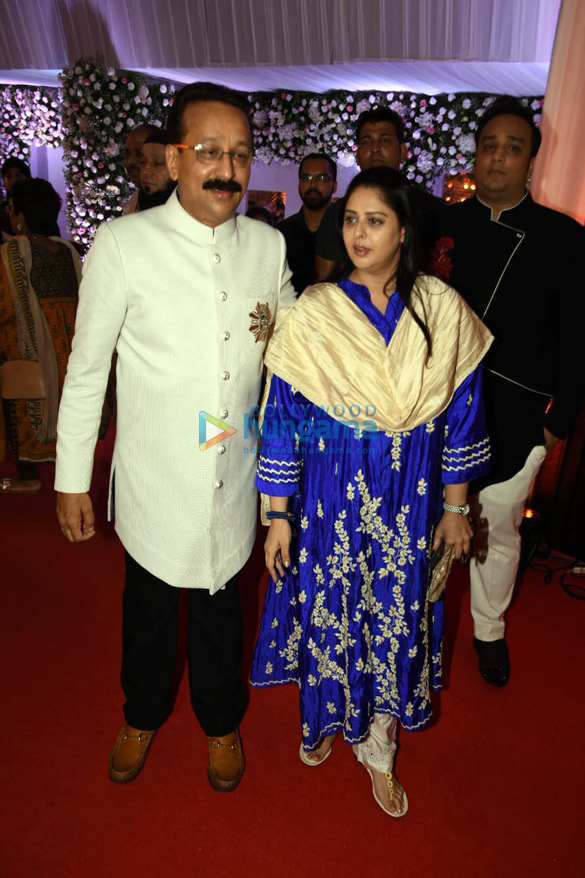 celebs grace baba siddiques iftar party 6
