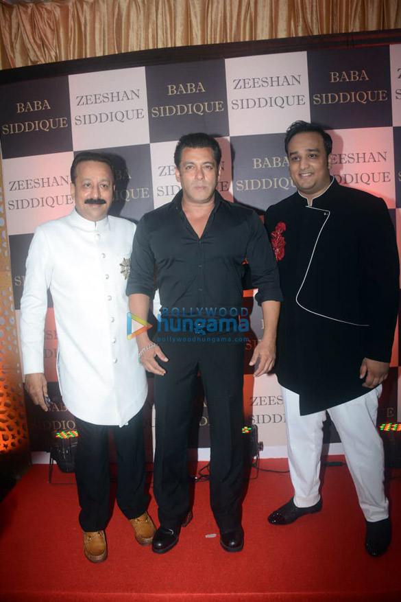 Celebs grace Baba Siddique’s Iftar party Celebs grace Baba Siddique’s Iftar party
