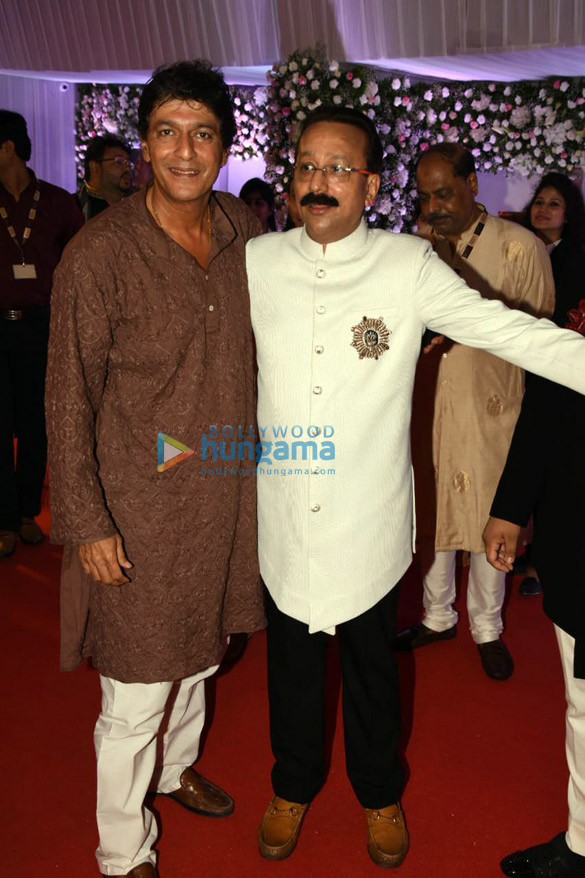 celebs grace baba siddiques iftar party3 2