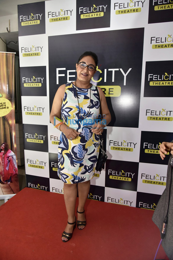 celebs grace the premiere of the play wrong number in mumbai 4