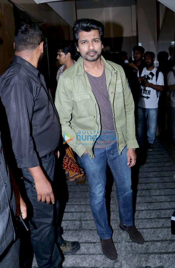 celebs grace the special screening of race 3 13