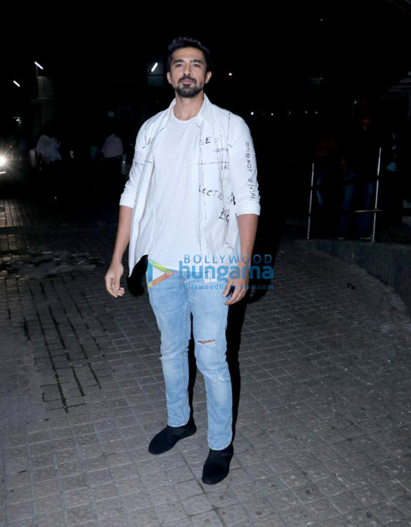 celebs grace the special screening of race 3 27