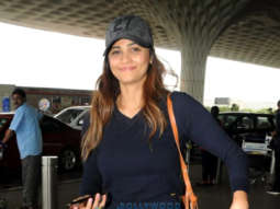 Daisy Shah, Anushka Sharma, Virat Kohli and others snapped at the airport
