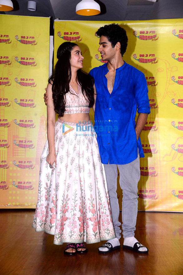 dhadak duo ishaan khatter and janhvi kapoor launch zingaat song 2