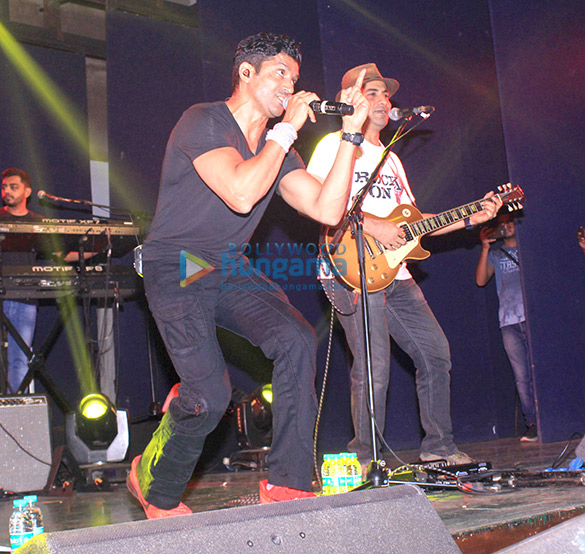 farhan akhtar snapped during the live concert love for life begans with music 2