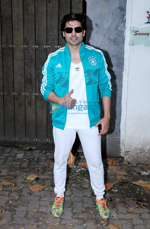 gurmeet choudhary spotted at suny super sound in juhu 3