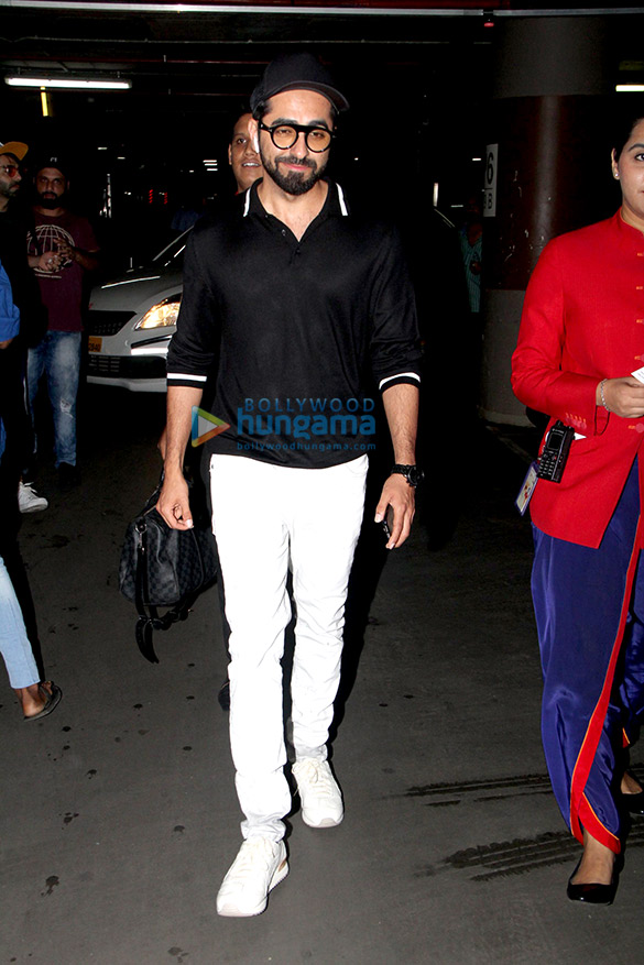hrithik roshan parineeti chopra and others snapped at the airport 4