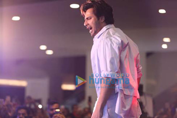 iifa 2018 varun dhawan meets fans at emquartier mall bangkok 1