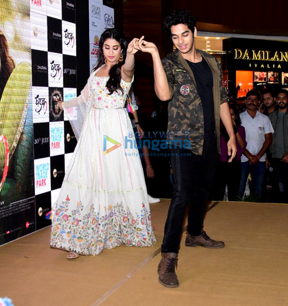 janhvi kapoor and ishaan khatter snapped promoting their film dhadak in jaipur 4