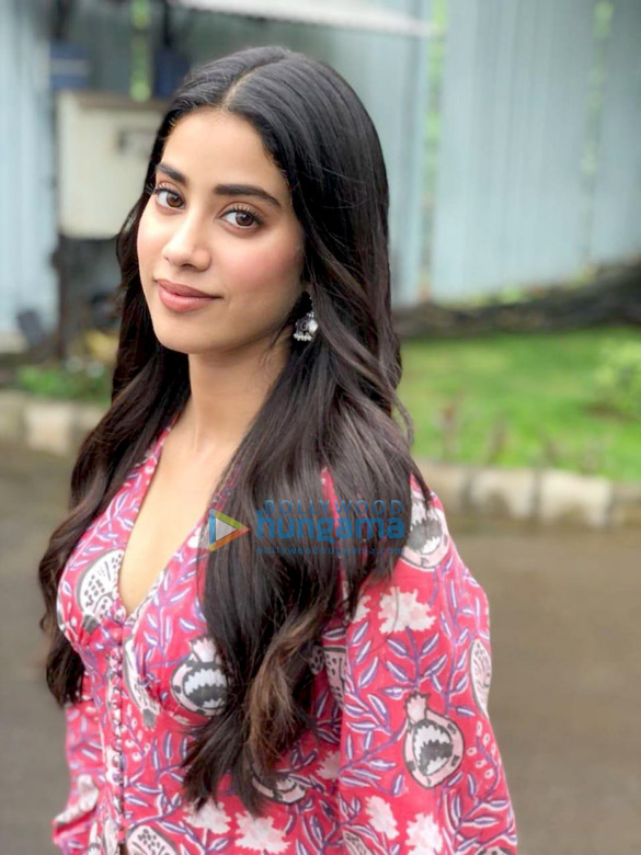 janhvi kapoor snapped at film city goregaon 5
