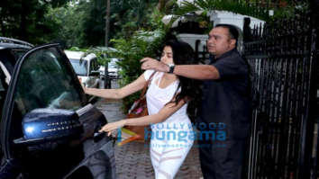 Janhvi Kapoor spotted at Arjun Kapoor’s house