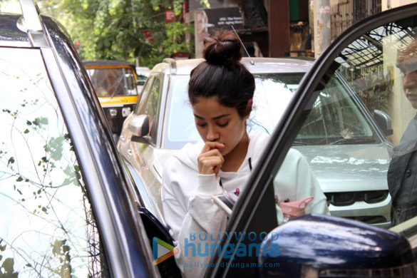 janhvi kapoor spotted at a clinic in juhu 6