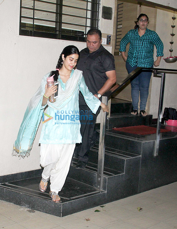 janhvi kapoor spotted at the matrix office 6
