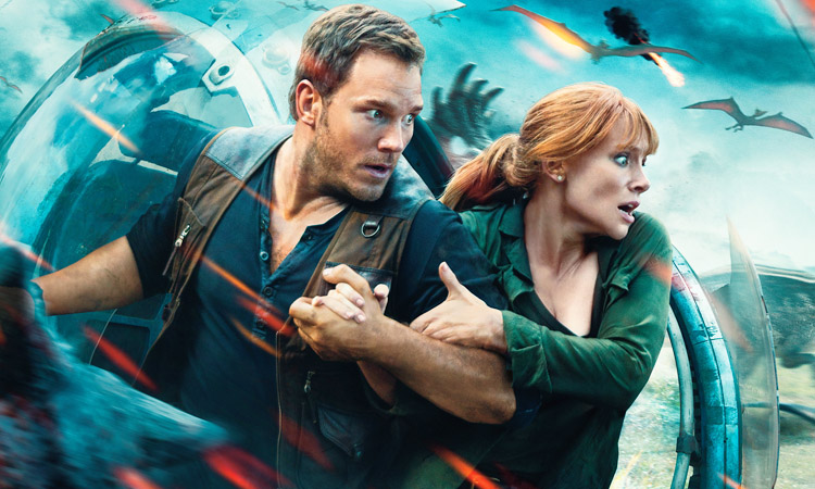 https://stat5.bollywoodhungama.in/wp-content/uploads/2018/06/Jurassic-World-Fallen-Kingdom-English-Review.jpg