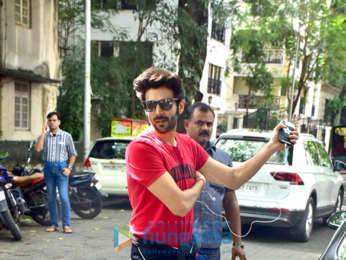 Kartik Aaryan spotted at gym in Bandra