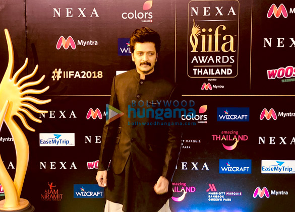 kriti sanon anil kapoor iulia vantur and others snapped at the green carpet of iifa rocks 2018 030