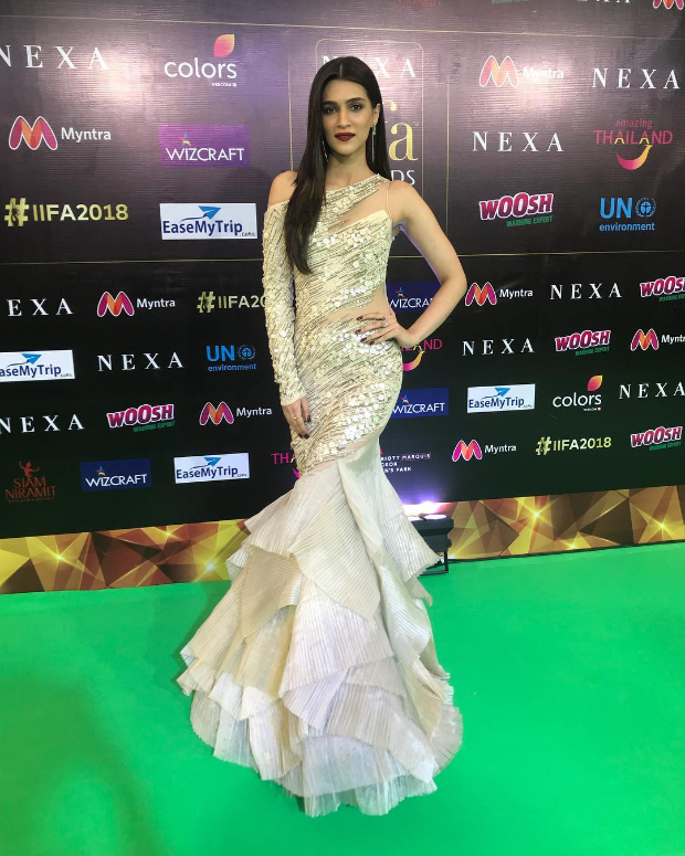 Kriti Sanon on the green carpet of IIFA Rocks 2018 in Bangkok