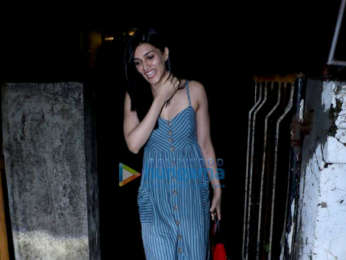 Kriti Sanon and Nupur Sanon spotted at Kromakay salon in Juhu