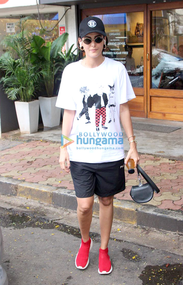 mandana karimi spotted at sequel cafe in bandra 3 2