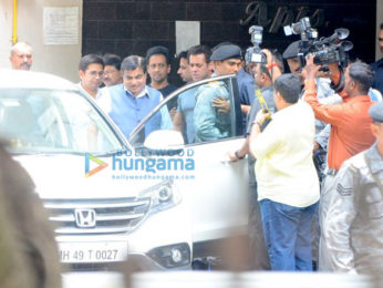 Politician Nitin Gadkari snapped at Salman Khan's house