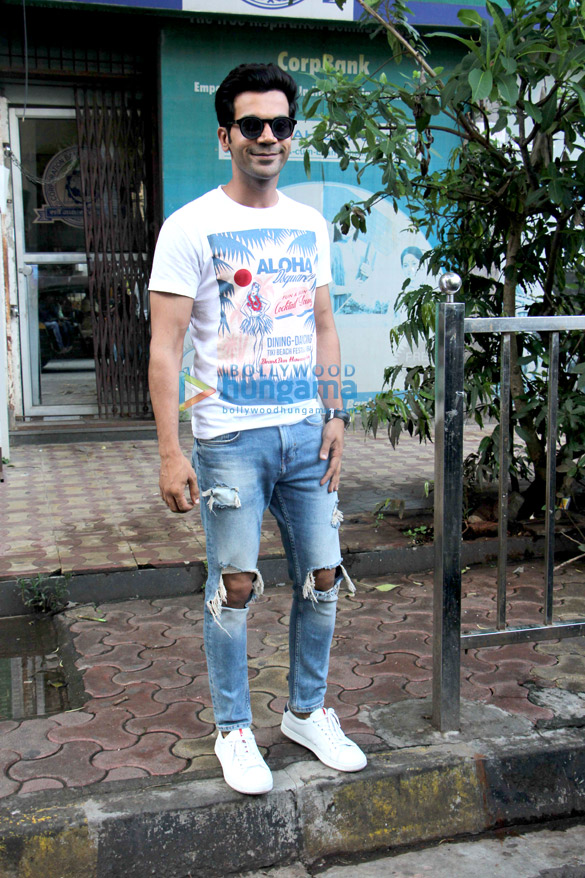 rajkummar rao spotted at noble chemist in juhu 2
