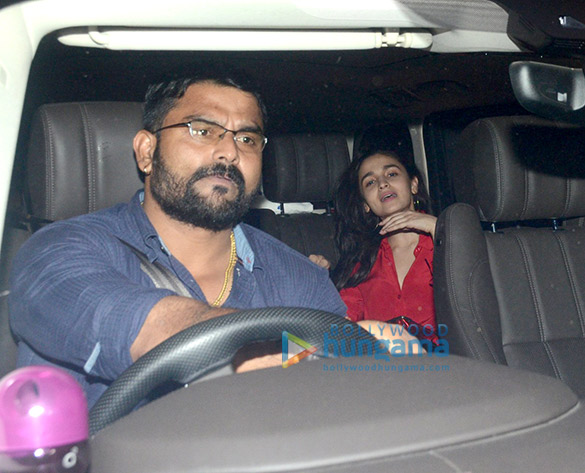 ranbir kapoor sanjay dutt and alia bhatt spotted at rishi kapoors home 4