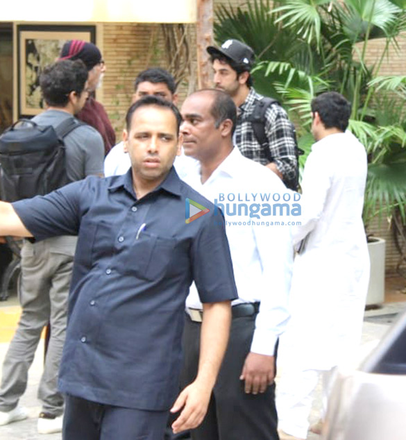 Ranbir Kapoor and Alia Bhatt spotted at Amitabh Bachchan’s house in Juhu Ranbir Kapoor and Alia Bhatt spotted at Amitabh Bachchan’s house in Juhu