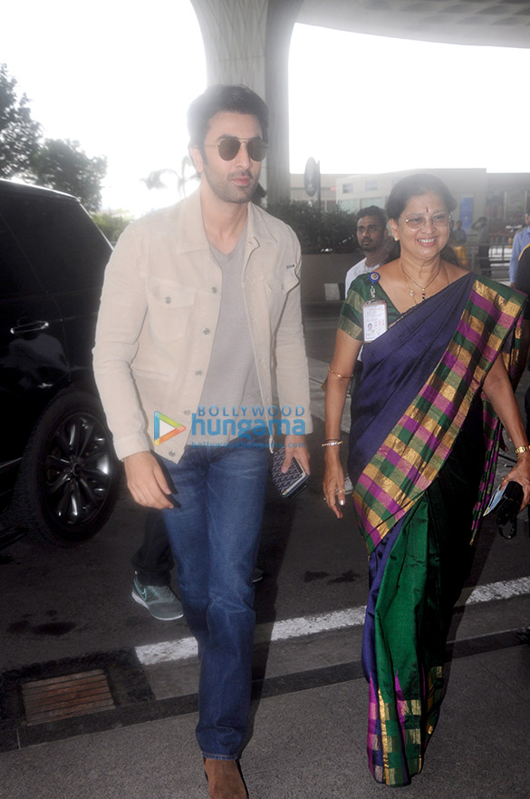 ranbir kapoor snapped at the airport leaving to attend the iifa awards in new york 2