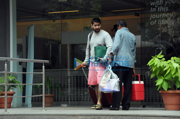 rohit dhawan and karan singh grover spotted at hinduja hospital in bandra 1