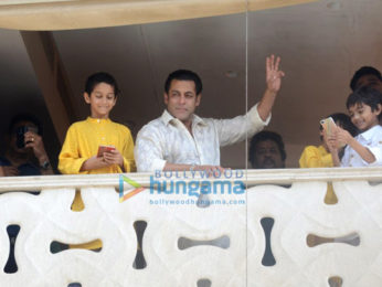 Salman Khan, Arbaaz Khan and family greet fans on Eid outside his residence