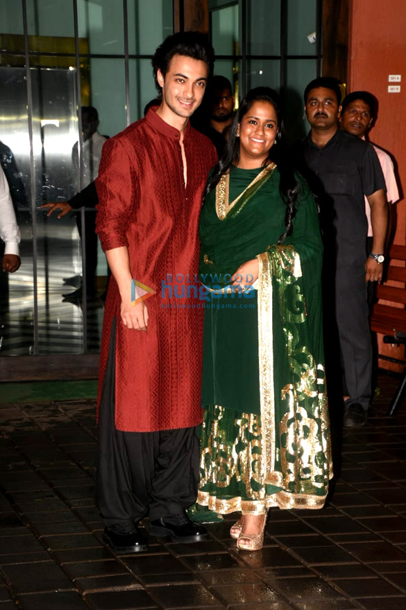 salman khan sonakshi sinha iulia vantur and others snapped at eid party 4