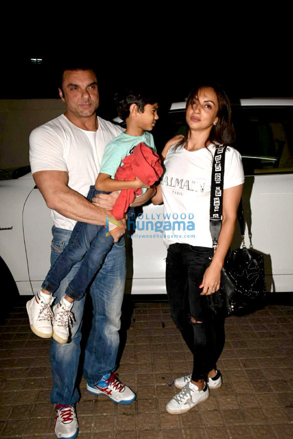 salman khan and sohail khan spotted at pvr juhu 4
