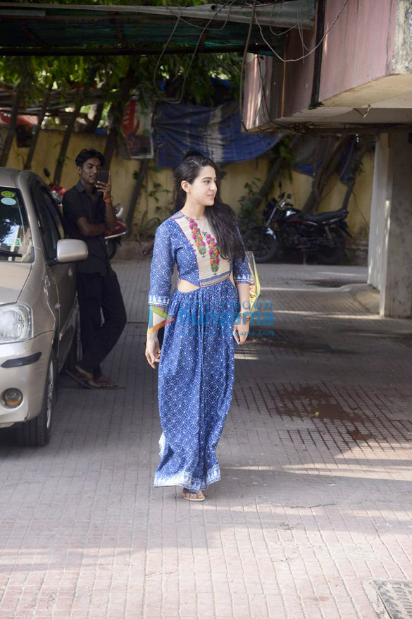sara ali khan snapped post her gym session in mumbai 2