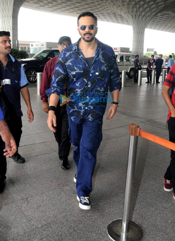 shraddha kapoor suniel shetty urvashi rautela and others snapped at the airport 4