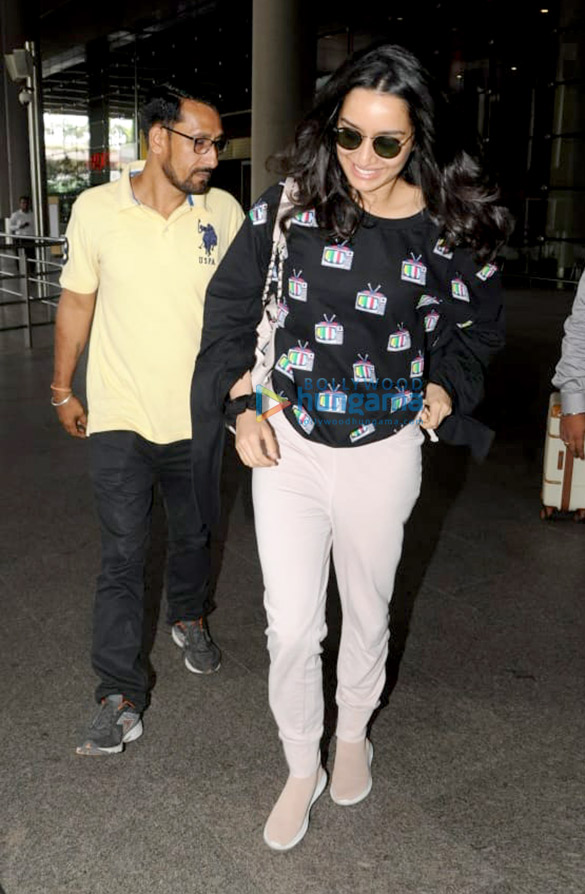 shraddha kapoor and amyra dastur snapped at the airport 3